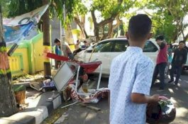 Mobil Seruduk Pemotor hingga Warga yang Nyebrang di Bantaeng