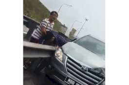 Baku Hantam Usai Mobilnya Bersenggolan di Jalan Tol, Pria Berlengan Panjang Tewas