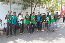 HUT Ke-74 RI, FPL Sulsel Lakukan Pendakian Ramah Lingkungan