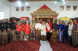 Wali Kota Palopo Hadiri Pemberian Gelar Adat Kedatuan Luwu kepada Pangdam Pattimura