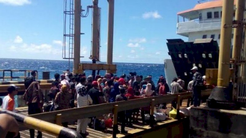 Suasana di Pelabuhan Pamatata, Selayar dalam sebuah kesempatan.