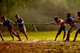 Tak Hanya Seru, Ini 6 Manfaat Permainan Tarik Tambang