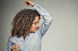 Bukan Cium Ketek! 4 Tips Sederhana Mendeteksi Bau Badan Sendiri