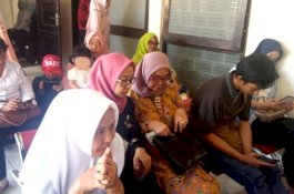 Keluarga Mendiang Sitti Zulaeha Jauh-jauh dari Surabaya Hadiri Sidang Perdana Kasus Pembunuhan