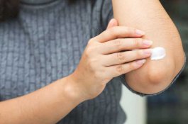 5 Trik Alami untuk Mengatasi Kulit Gelap di Lutut dan Siku