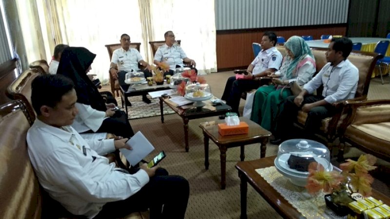 Dinas Perindustrian dan Perdagangan (Disperindag) Provinsi Sulawesi Selatan mendorong usaha kecil dan menengah (UKM) di Kota Parepare agar bisa berkembang dan mengekspor hasil usahanya.