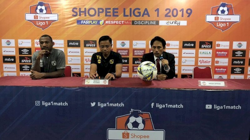 Yunan Helmi dan Andri Ibo menyesalkan beberapa keputusan wasit dalam laga melawan PSM, Rabu (14/8/2019).
