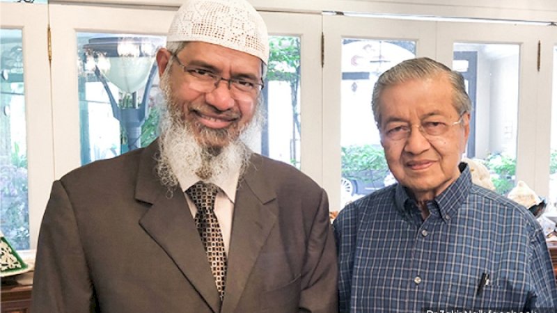Zakir Naik bersama PM Malaysia, Mahathir Mohamad.