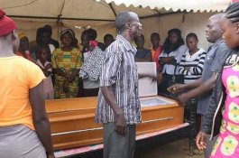 Pejabat Kenya Gali Kuburan Rekannya untuk Mencopot Seragamnya