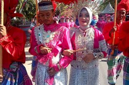 Gerak Jalan Indah di Gowa, Keluarga Besar Bija Mangasa Usung Tema Pengantin
