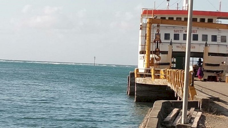 KMP Balibo masih sandar di Pelabuhan Pattumbukang, Selayar.