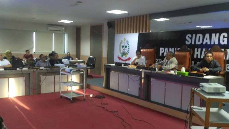 Pansus Hak Angket DPRD Sulsel menggelar rapat internal membahas rekomendasi terkait hasil pemeriksaan.