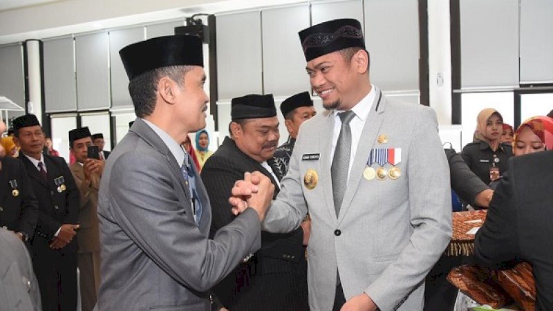 Bupati Gowa, Adnan Purichta Ichsan (kanan).