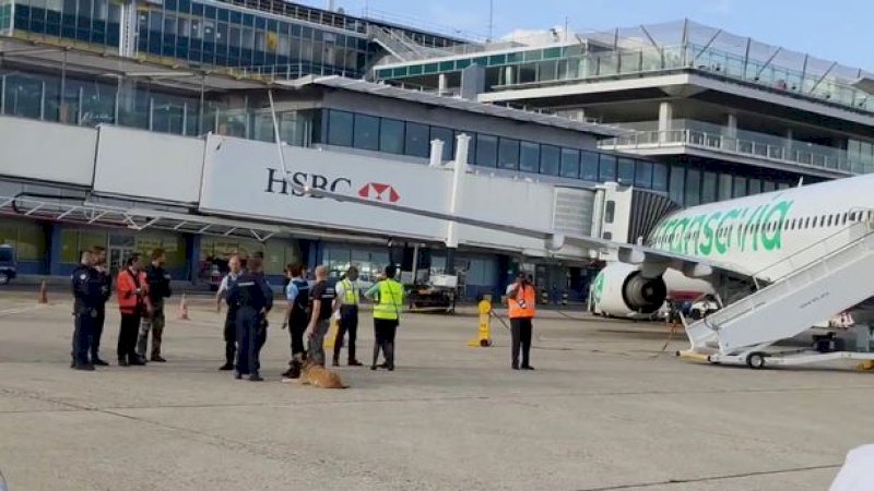 Ancam Serang Penumpang, Pria Bawa Pisau Buat Bandara di Paris Heboh