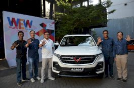 Gelar WEW di Makassar, Wuling Kenalkan Varian Terbaru Almaz