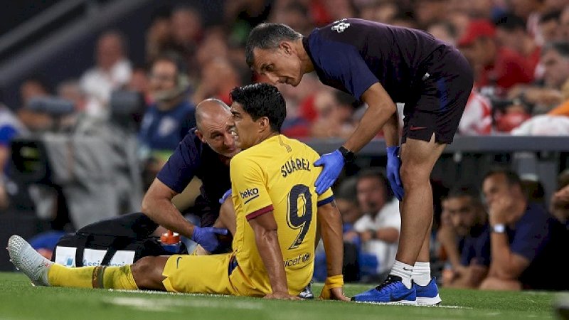 Penyerang Barcelona, Luis Suarez, cedera pada laga ini dan mesti mengakhiri pertandingan lebih cepat. (Foto: CBC Sports)