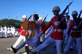 Putrinya Bawa Baki Bendera, Tenri Palallo Tak Henti Meneteskan Air Mata