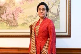 Dandan Sejak Subuh, Menteri Sri Mulyani Pakai Batik Antik 50 Tahun di Hari Kemerdekaan