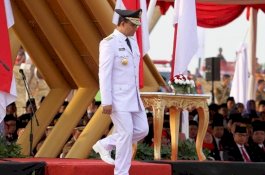 Kala Anies Koreksi Komandan Upacara yang Salah Sebut Usia HUT RI