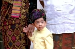 Momen Imut Jan Ethes Saat Hadiri Upacara HUT RI