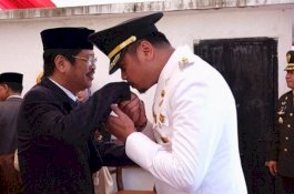 Kecupan Terakhir ke Tangan Ayahnya saat HUT ke-73 RI, Adnan: Merdeka Papa!