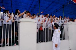 Usai Upacara Penurunan Bendera, Wagub Sulsel Sapa Masyarakat