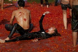 Orang Rusia Saling Lempar Tomat Dalam Festival Bertema Spanyol