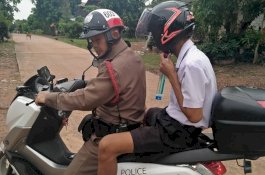 Nenek Menangis Telepon Polisi Buat Jemput Cucunya yang Tak Mau ke Sekolah