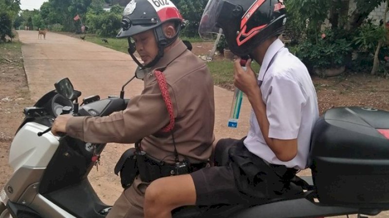 Nenek Menangis Telepon Polisi Buat Jemput Cucunya yang Tak Mau ke Sekolah