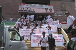 Kepung DPRD Sulsel, Massa Duga Ada Sumber Dana Lain untuk Pansus Angket