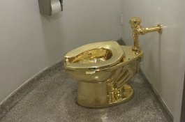 Istana Blenheim Pasang Toilet Emas 18 Karat untuk Pengunjung
