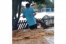 Banjir Bandang Rendam Larompong, Arus Lalu Lintas Lumpuh Total