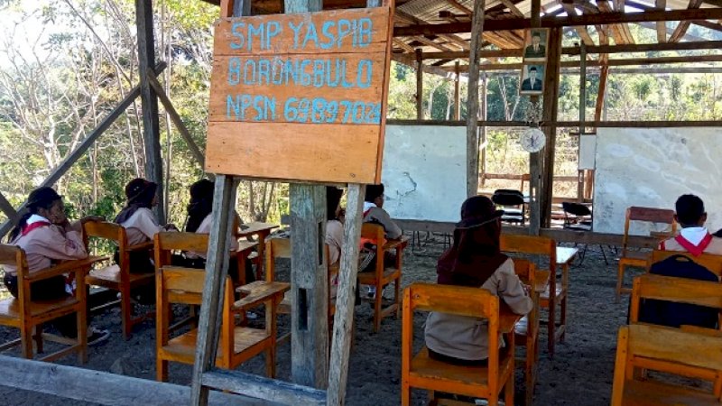 Ruang belajar SMP Yaspib yang teletak di Dusun Borong Bulo, Desa Parang Lompo, Kecamatan Bontolempangan, Gowa.