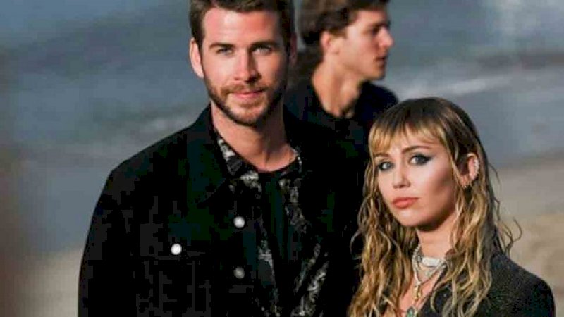 Liam Hemsworth dan Miley Cyrus. (Foto: Zee News)