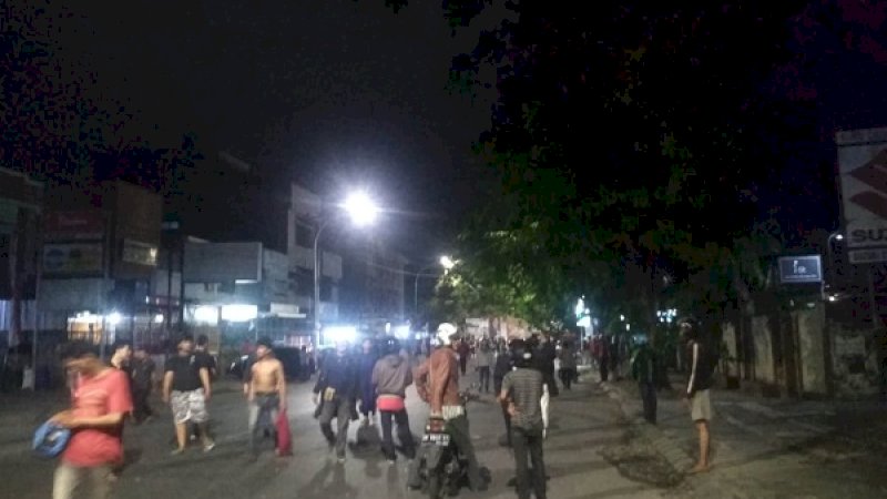 Asrama mahasiswa Papua didatangi oleh warga di Jalan Lanto Daeng Pasewang, Kota Makassar, Senin (19/8/2019).