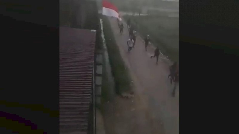 Suasana saat napi Lapas Sorong melarikan diri usai membobol tembok dan menyerang petugas. (FOTO: IST)
