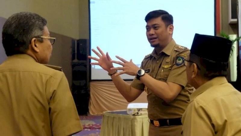 Bupati Gowa, Adnan Purichta Ichsan, berbincang dengan Wali Kota Parepare, Taufan Pawe dan Wali Kota Palopo, HM Judas Amir.
