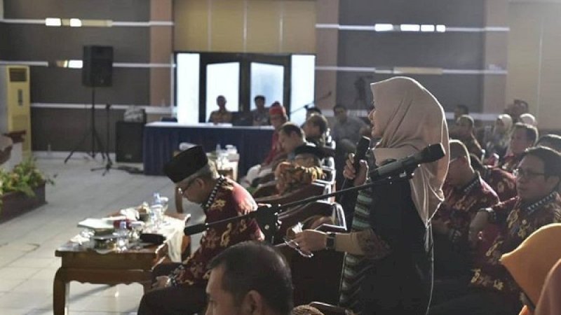 Bupati Luwu Utara, Indah Putri Indriani, memberikan tanggapan pada Monitoring dan Evaluasi Program Pencegahan Korupsi Terintegrasi di 8 Kabupaten/Kota di Sulsel, yang digelar di Kantor Wali Kota Palopo.
