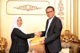 Nurdin Abdullah Terima Dokumen Caleg Terpilih DPRD Sulsel