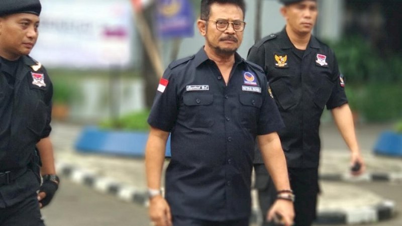 Syahrul Yasin Limpo (tengah)