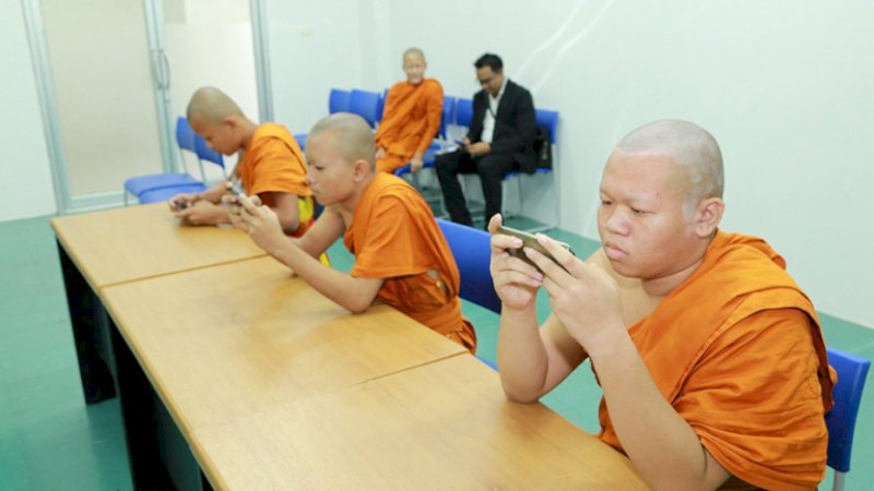 Awalnya Dianggap Aneh, 3 Biksu Muda Ini Malah Menangkan Kompetisi E-Sport