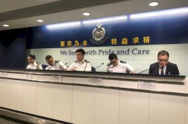 Beredar Video Viral 2 Polisi Hong Kong Serang Tersangka di Rumah Sakit