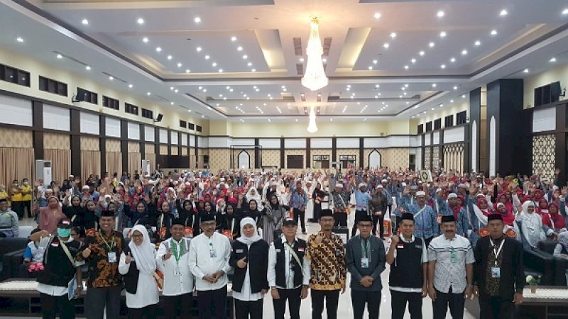 Jemaah haji Sidrap saat diterima Sekda Sidrap di Asrama Haji Sudiang, Selasa malam, 20 Agustus 2019.