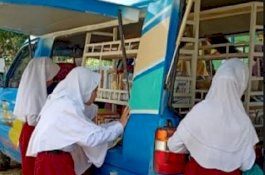 Tumbuhkan Minat Baca Sejak Dini, Dinas Perpustakaan Selayar Kunjungi Pembacanya