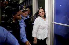 Dana Warga Miskin Rp10,9 M Dipakai Beli Perhiasan, Mantan Ibu Negara Terancam 87 Penjara