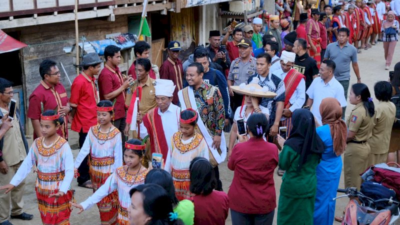 20 Tahun Tak Pernah Dikunjungi Kepala Daerah, Warga Simbuang Tana Toraja Kaget Wagub Sulsel Datang