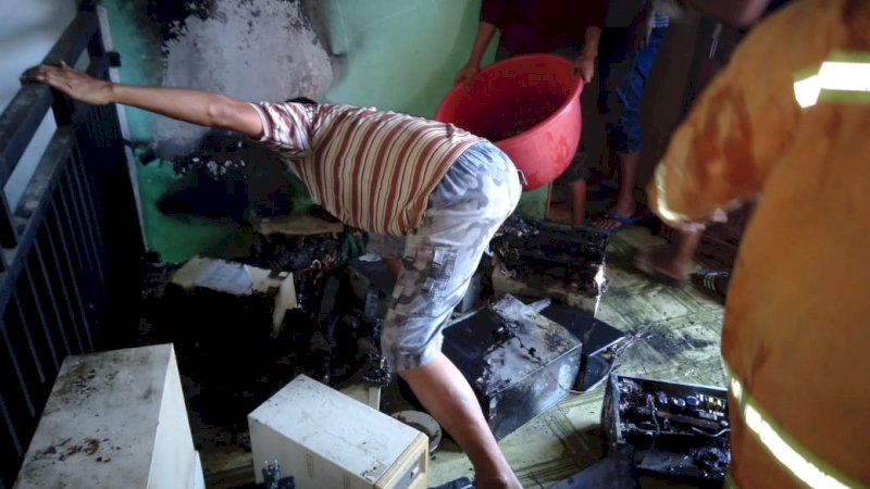 Api Berasal dari Rumah Lantai 2 di Gowa, Korsleting pada Colokan Komputer jadi Penyebab