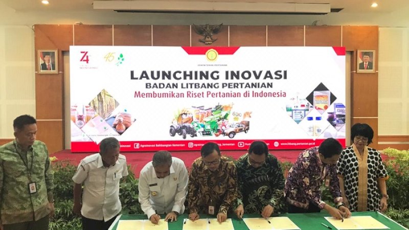 Bupati Sidrap, Dollah Mando (ketiga kiri)