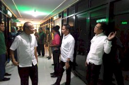 Kompak Baju Putih, Pimpinan Pansus Angket Bawa Berkas ke Ruang Rapim