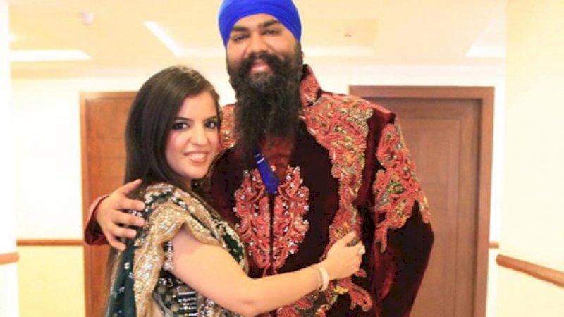 Amitpal Singh Bajaj dan istrinya
